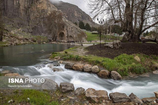 در تاریخی بودن سنگ نگاره کشف شده در تاق بستان ابهام وجود دارد