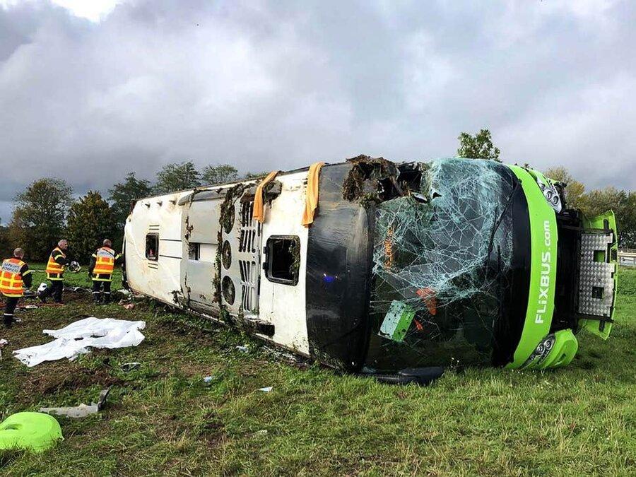 حادثه برای 20 گردشگر خارجی در فرانسه ، اتوبوس مسافربری واژگون شد