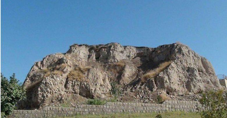 لایه نگاری در یکی از شاخص ترین تپه های باستانی زاگرس مرکزی لایه نگاری در یکی از شاخص ترین تپه های باستانی زاگرس مرکزی