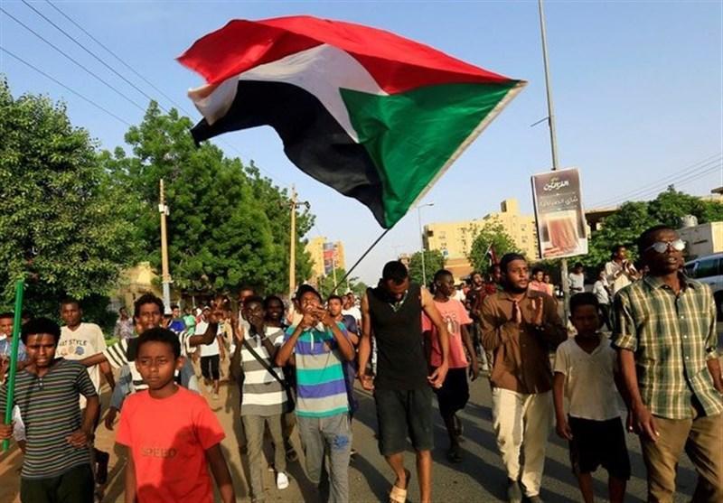شادمانی سودانی ها از انحلال حزب عمرالبشیر