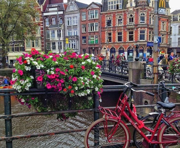 آمستردام سرزمین گل لاله و آسیابهای بادی
