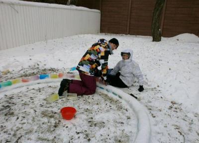 چیزی که این زوج جوان در یک روز سر برفی در محوطه پشتی منزلشان ساختند، باعث حسادت خیلی ها خواهد شد