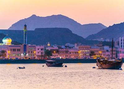 سوار بر فرش پرنده بر فراز مسقط