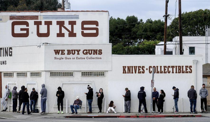فروش بی سابقه اسلحه در آمریکا با گسترش اعتراضات