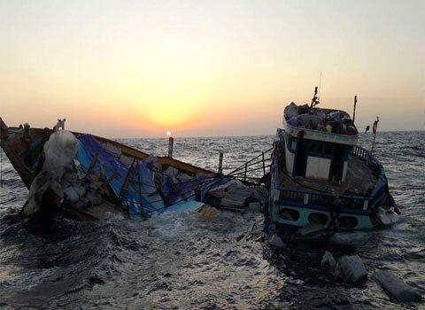 غرق شدن لنج باری در جهت دبی-گناوه، 6 خدمه نجات یافتند