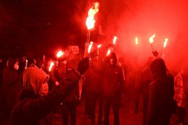 صدها تن از معترضین اوکراینی در خیابان های کی یف تظاهرات صدها تن از معترضین اوکراینی در خیابان های کی یف تظاهرات کردند