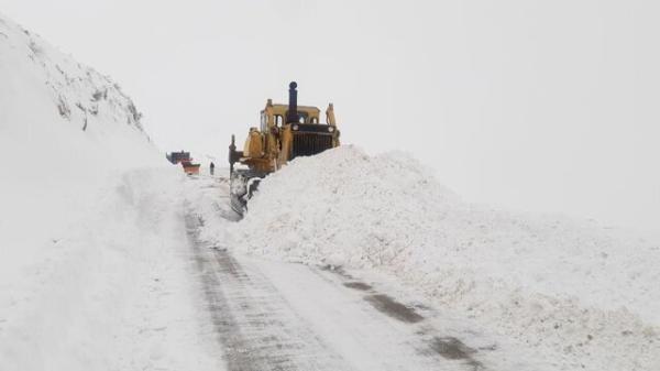 22 محور روستایی کرمانشاه به علت بارش برف مسدود است ، راه ها تا ظهر بازگشایی می گردد