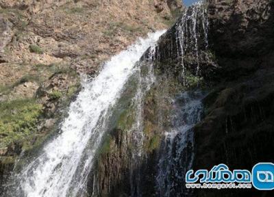 آبشار نارم یکی از جاذبه های طبیعی استان مازندران به شمار می رود